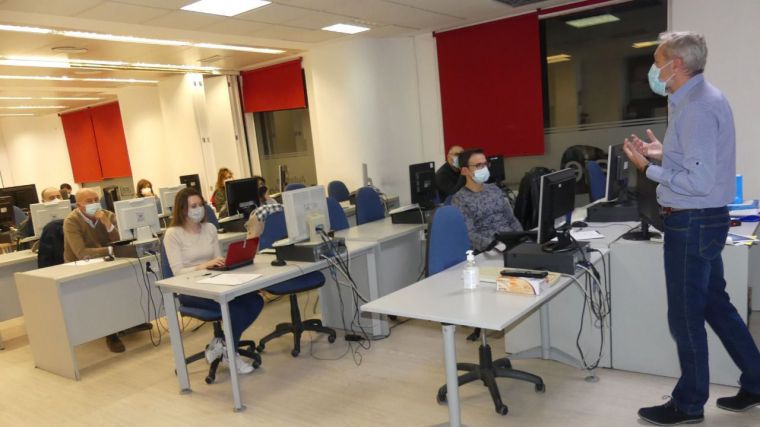 Los jóvenes empresarios de Cuenca aprovechan las instalaciones del vivero para impartir distintas jornadas informativas 