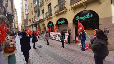 Protestas en la región por el cierre de seis perfumerías Douglas que dejarían en la calle a 35 trabajadoras