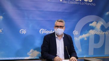 El PP pregunta a Junta si ha previsto alternativas para vacunar a docentes tras la paralización de la vacuna de AstraZeneca