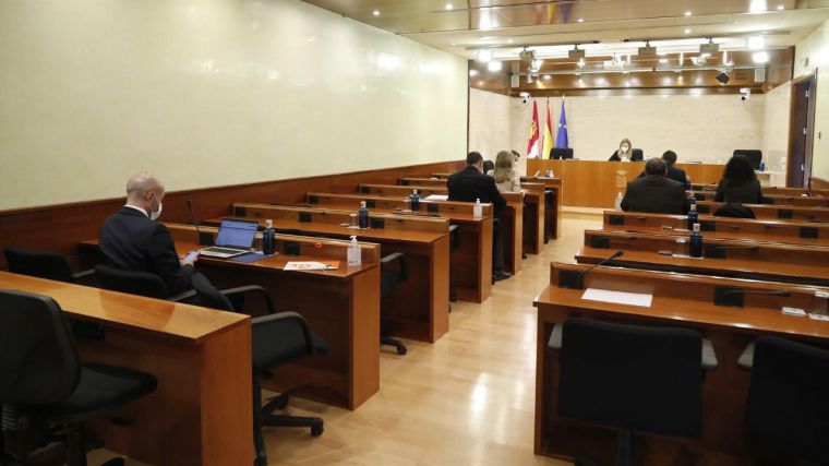 El Parlamento regional acuerda remitir al Ayuntamiento Cebolla y la Junta una petición ciudadana para expropiar el castillo del municipio