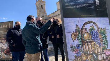 El presidente de las Cortes regionales resalta “la fusión entre tradición y vanguardia” que propone la muestra ‘Paseo de los artesanos”