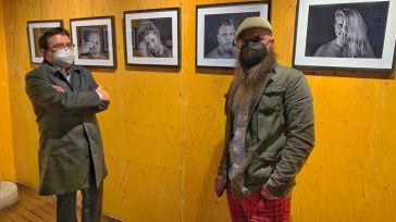 Las Cuevas de Hércules de Toledo acogen la muestra '100 retratos' de Carlos Edistio