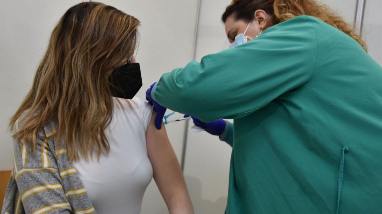 Page confirma que este miércoles finaliza la vacunación contra el COVID de los profesionales del ámbito docente de la región
