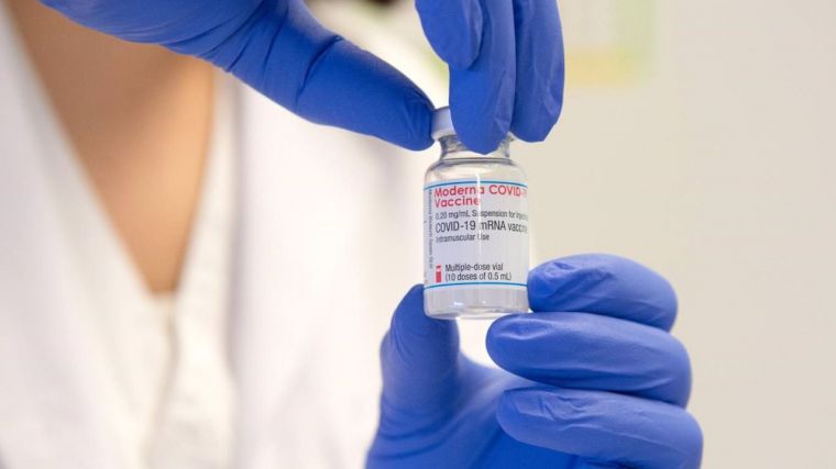 Cerca de 4.000 docentes de CLM han rechazado la primera dosis de la vacuna de AstraZeneca, un 15% del total