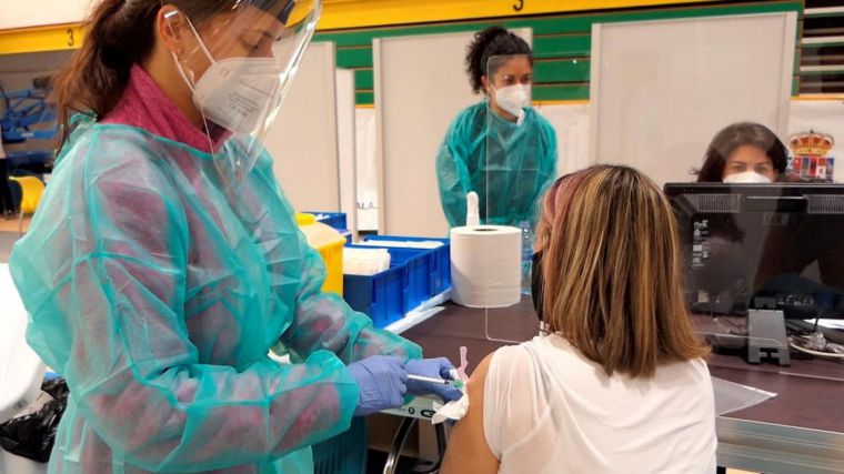 El martes empieza la vacunación de los 250.000 castellano-manchegos de entre 56 y 65 años