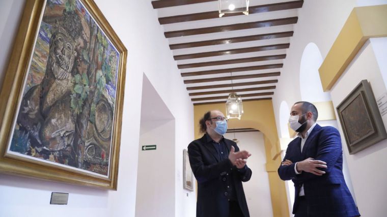 El director de la Fundación Gregorio Prieto visita la obra exhibida y custodiada en las Cortes regionales