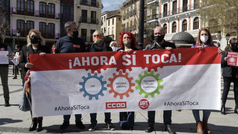 Unai Sordo y Pepe Álvarez arropan a Paco de la Rosa y Olga Arribas en una nueva protesta para recuperar la agenda social en Toledo 