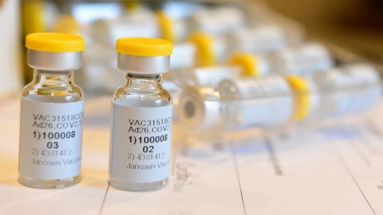 La EMA respalda la vacuna de Janssen tras encontrar que su vinculación con los trombos es en casos 'muy raros'