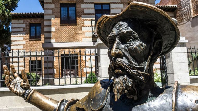 Más de 50 centros educativos participan en la actividad Leer el Quijote con gafas violeta de la Delegación del Gobierno