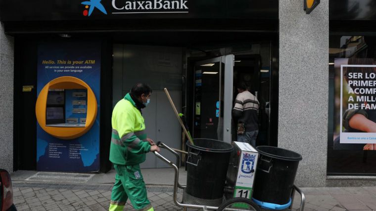 Los trabajadores de CaixaBank piden ayuda a los partidos políticos para 