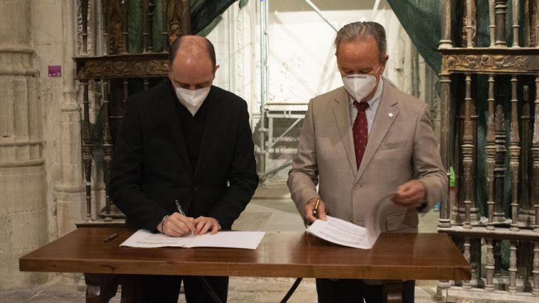 Globalcaja materializa su apoyo a la Catedral de Cuenca para la restauración del Retablo de la Capilla del Deán Barreda