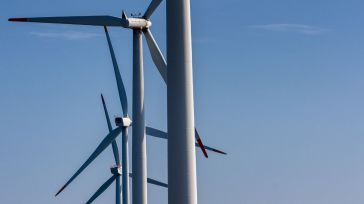 AIMCo estudia la venta de uno de los gigantes de las renovables en España y con él sus 11 plantas solares y eólicas de CLM