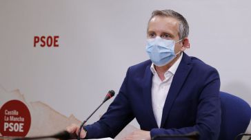 Contreras denuncia que el PP de CLM critique el proceso de vacunación que funciona “mañana, tarde y noche”