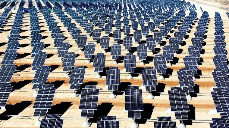 El gobierno partidario de hacer compatible el crecimiento de la industria fotovoltaica y la actividad agraria ante la oposición creciente entre los agricultores
