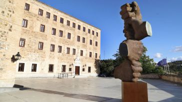 Las Cortes de Castilla-La Mancha homenajean con un monumento a las personas fallecidas por Covid-19 y al personal de los servicios esenciales