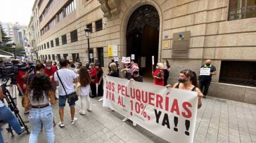 Las peluquerías se movilizan en España para exigir el IVA reducido tras el veto del PSOE