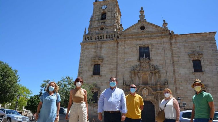  Ana Gómez resalta la importancia de conservar joyas patrimoniales como la iglesia parroquial de Orgaz