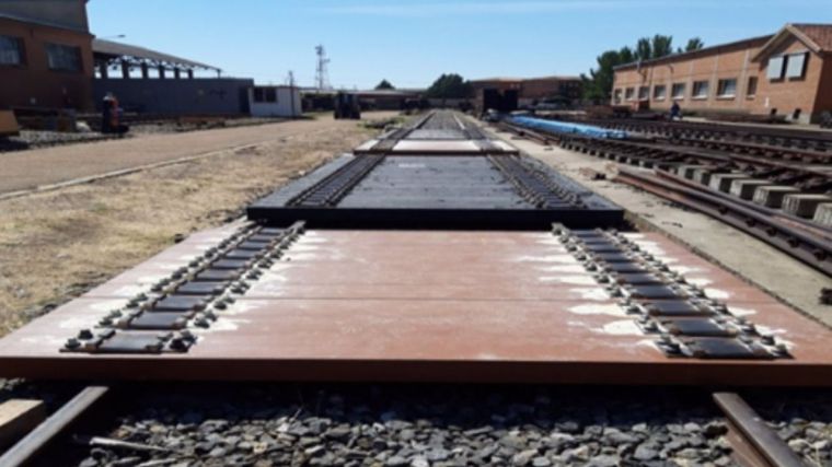 Las traviesas de plástico de la red ferroviaria, a prueba en la línea Alcázar de San Juan-Cádiz