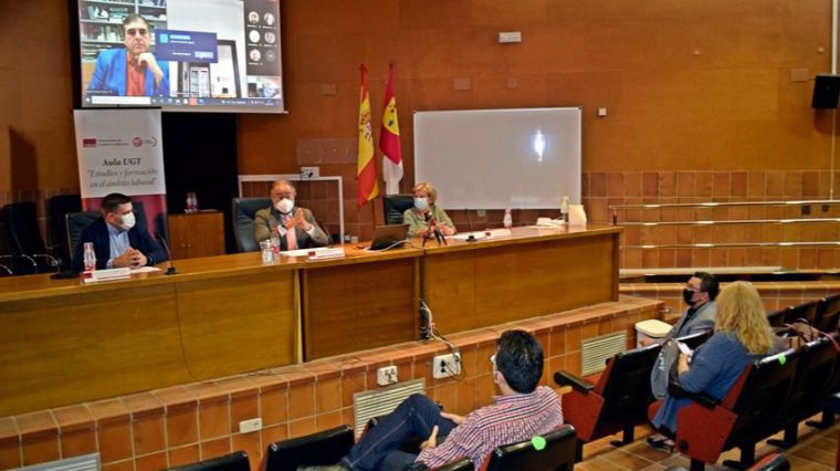 El Aula Universidad-Empresa aborda en una jornada el presente y futuro del teletrabajo