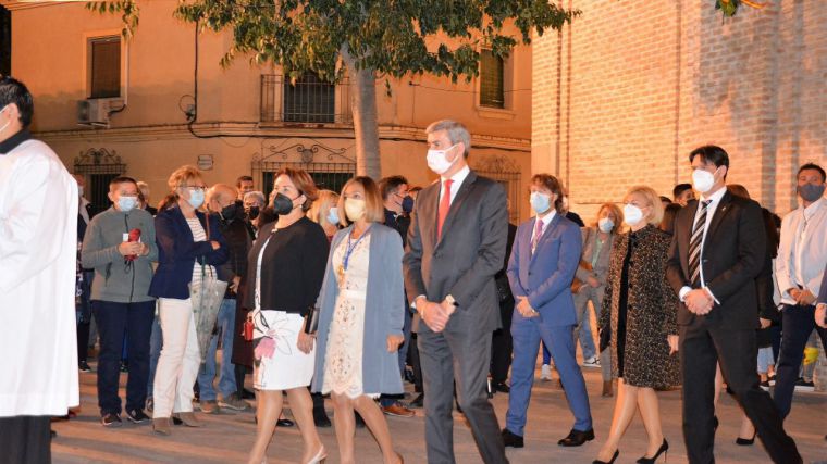  Álvaro Gutiérrez acompaña a los vecinos de Olías del Rey en su tradicional procesión de la Virgen del Rosario