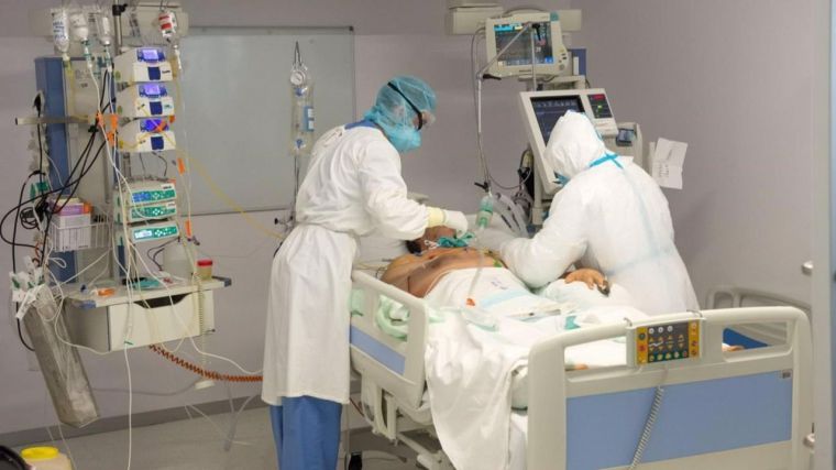 Dos hospitales de Castilla-La Mancha ya no tienen pacientes COVID en sus UCI