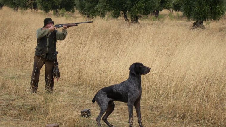 Page anuncia la supresión de la tasa de caza y pesca para los castellanomanchegos