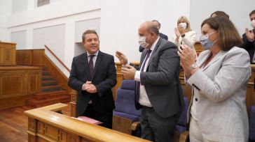 Page cierra su discurso pidiendo "izar con orgullo" la bandera española: "La que todos defendemos"