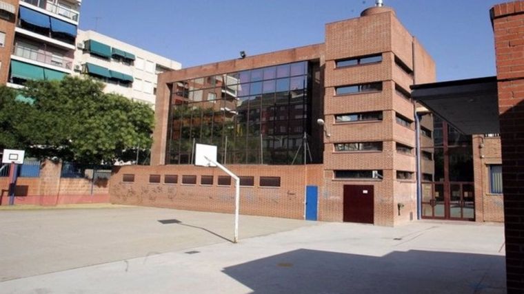 Castilla-La Mancha no baraja aún acabar con las mascarillas en los patios de los colegios