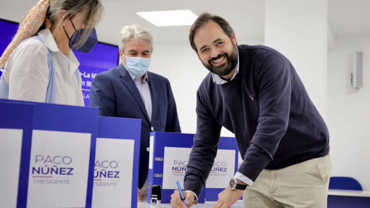 Núñez recibe un “apoyo masivo” a su candidatura con más de 8.000 avales “desde todos los puntos de la región”