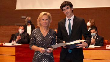 Estudiantes de la Escuela Superior de Ingeniería Informática, premiados por sus trabajos Fin de Grado