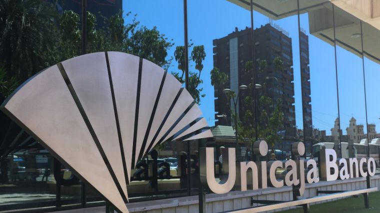 Unicaja planea despedir a 261 trabajadores en Castilla-La Mancha y cerrar más de la mitad de sus oficinas