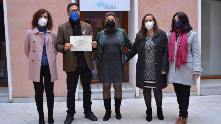 Ángel Martín recibe el primer premio del I Certamen de relato corto de la Diputación de Toledo