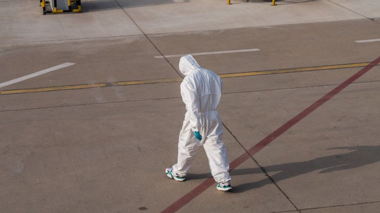 Europa afronta con incertidumbre la llegada de la variante ómicron: 'Necesitamos tiempo para saber si es peligrosa'