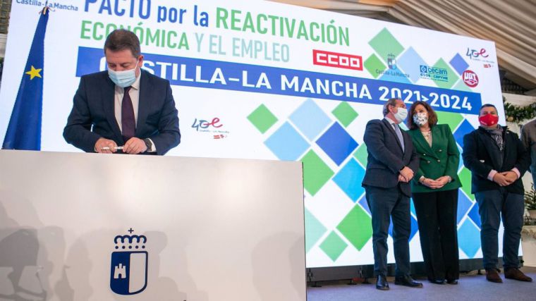 La Junta y los agentes sociales firman un nuevo pacto para reactivar CLM con 8.800 millones de inversión hasta 2024