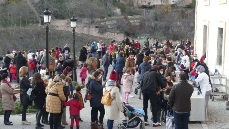 El Parador de Cuenca recauda mil euros a favor de Aldeas Infantiles en su acto solidario navideño 