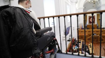 El Salón de Plenos del Parlamento regional estará adaptado en primavera para que personas con discapacidad “puedan acceder en pie de igualdad a la tribuna y a la Mesa”