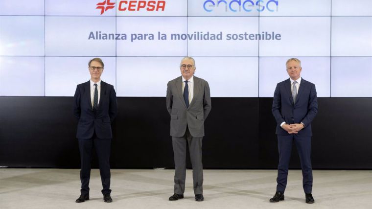 Cepsa y Endesa se alían para crear la mayor red de recarga eléctrica ultrarrápida de España y Portugal