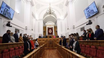 Arranca el debate de los presupuestos con un minuto de silencio por el "asesinato machista" sucedido en Gálvez