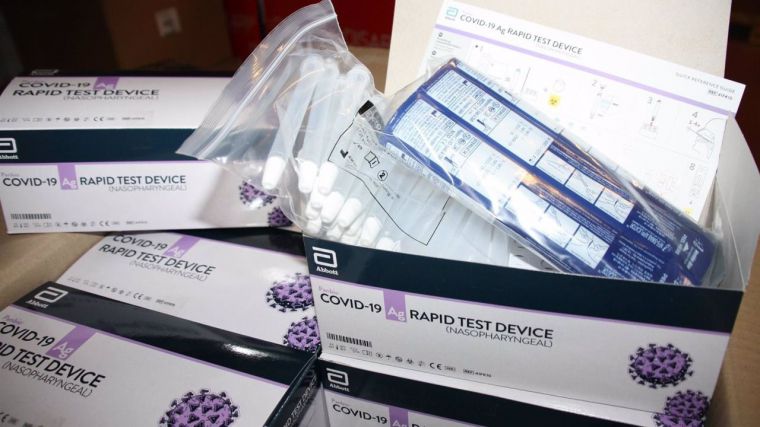 Junta reparte este semana 41.000 test de antígenos para aligerar la carga de trabajo de los laboratorios