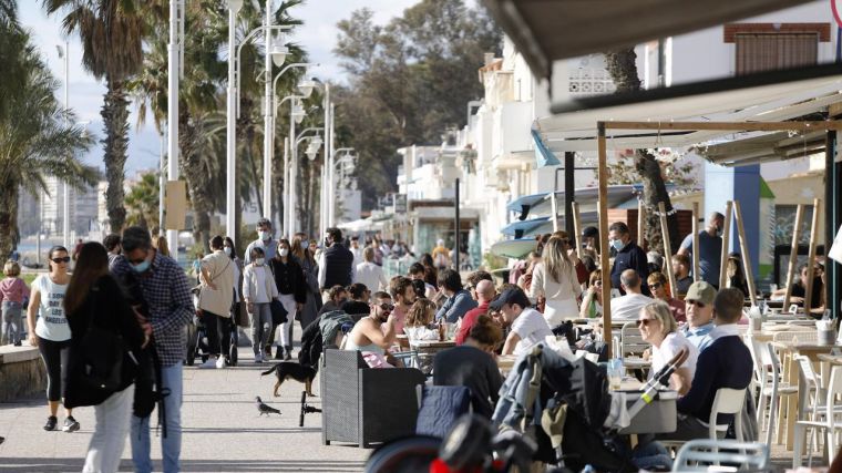 España recupera en noviembre el 72% de los turistas internacionales de 2019