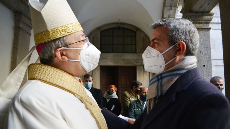 Álvaro Gutiérrez felicita a Francisco Cesar García Magán por su ordenación como nuevo Obispo Auxiliar de Toledo