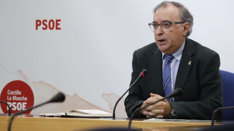 El PSOE pide a Núñez abandonar 