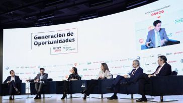 Aena invertirá 350 millones en placas fotovoltaicas en aeropuertos hasta 2026