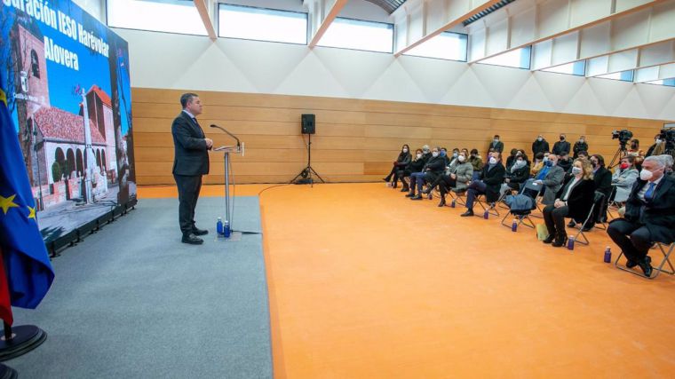 Page reivindica a Almudena Grandes y apela al maridaje 'educación-prensa' para que la sociedad sea más 'prospera y sana'
