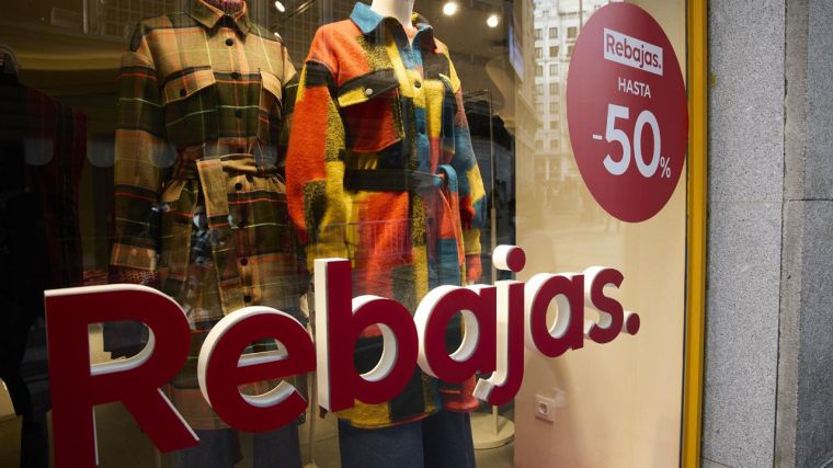 La afluencia de visitantes a los centros comerciales españoles desciende un 11% en enero