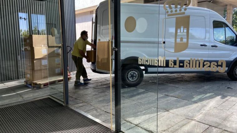 El Gobierno de Castilla-La Mancha ha distribuido 56 millones de artículos de protección en los centros sanitarios desde el inicio de la pandemia