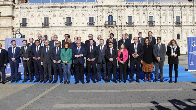 Álvaro Gutiérrez asiste a la reunión de diputaciones donde se ha hablado de fondos europeos, carreteras y empleo