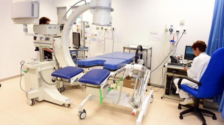 El Gobierno de Castilla-La Mancha licita la adquisición de 37 arcos quirúrgicos para los hospitales de la región