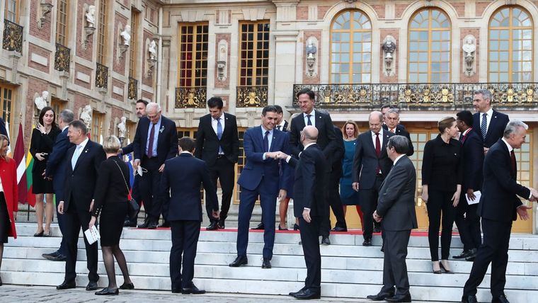 Foto de grupo de los participantes en la cumbre informal de la UE.