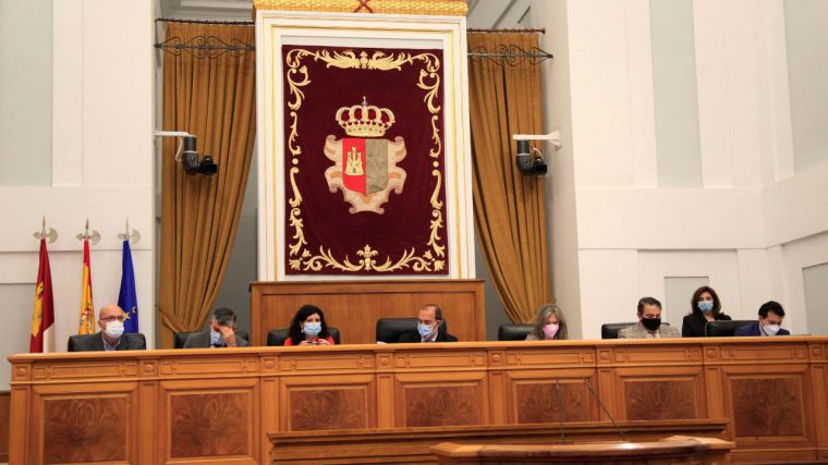 Las Cortes regionales aprueban tres resoluciones socialistas sobre uso de mascarillas, medidas contra la inflación y apoyo al sector agrario